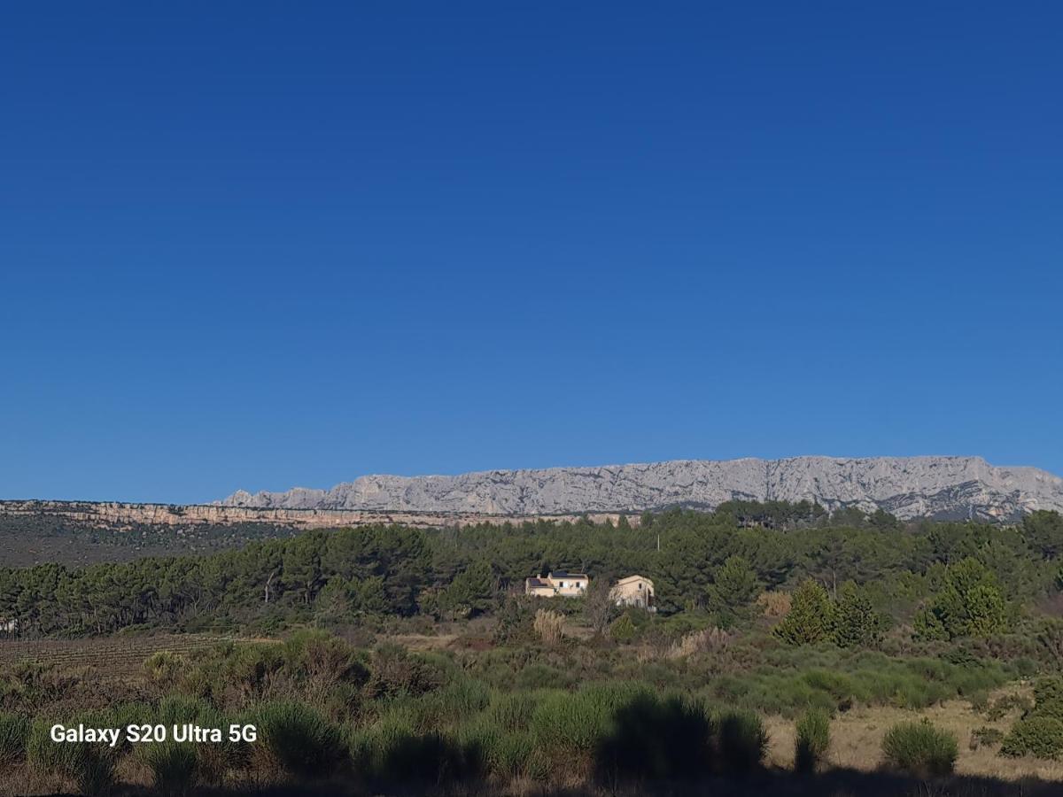 Mas Gabelys Superbe Vue Sainte Victoire Jardin Terrasse Et Piscine Apartment Тре Екстериор снимка
