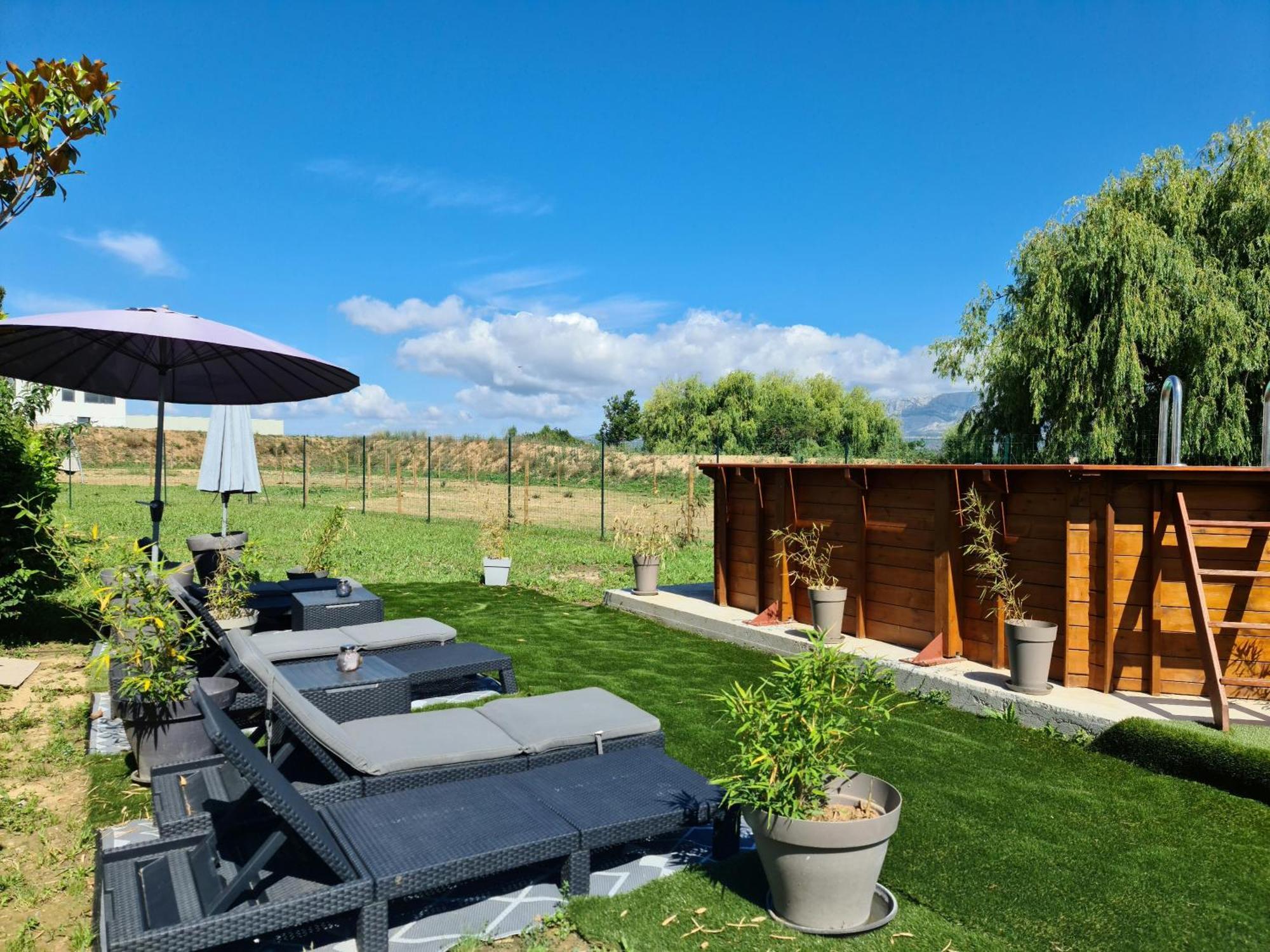 Mas Gabelys Superbe Vue Sainte Victoire Jardin Terrasse Et Piscine Apartment Тре Екстериор снимка